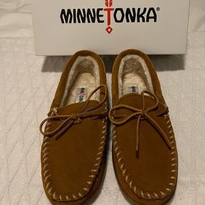 Cozy Minnetonka Mens slippers | BRAND NEW